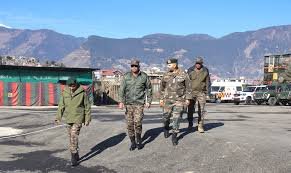 GOC White Knight Corps Reviews Security in Kishtwar, Directs Troops to Stay Alert