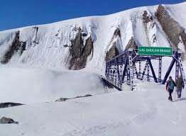 Fresh Snowfall in Kashmir’s Higher Reaches, Heavy Rains Lash Plains