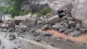 Uri-Baramulla NH-1 Blocked After Massive Landslide, Traffic Disrupted; Safety Concerns Resurface