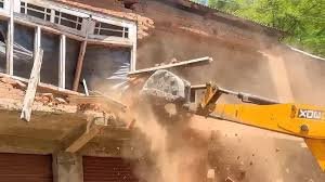 Anantnag Police Intensify Anti-Drug Crackdown, Demolish Illegal Structures Of Alleged Peddlers In Larnoo