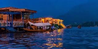 Tragedy at Dal Lake: US Tourist Dies During Houseboat Stay in Srinagar