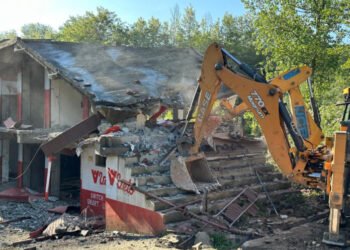 Major Crackdown in Anantnag: 15 Illegal Structures Razed Under 100-Day Nasha Mukt J&K Campaign