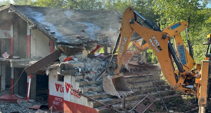 Major Crackdown in Anantnag: 15 Illegal Structures Razed Under 100-Day Nasha Mukt J&K Campaign