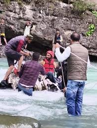 Two Killed After Car Plunges Into Deep Gorge Near Aru Valley; Search Continues for Possible Additional Occupants