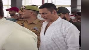 AKSHAY KUMAR OFFERS PRAYERS AT SHRI MATA VAISHNO DEVI SHRINE, SEEKS DIVINE BLESSINGS