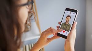 Loneliness in the Digital Age: Over 4.5 Crore Indians Turn to Discreet Dating Apps Amid Changing Relationship Dynamics