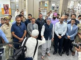 CM Omar Abdullah Welcomes First Batch of Returning Haj Pilgrims at Srinagar Airport