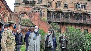 LG Manoj Sinha Inspects Damaged Historic Gada Dari Temple, Orders Swift Restoration at Mubarak Mandi