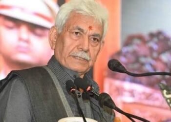 LG MANOJ SINHA CALLS ON KASHMIRI PANDITS TO BUILD INDUSTRIES, INSTITUTIONS IN J&K; TERMS THEIR RETURN A SYMBOL OF NEW ERA