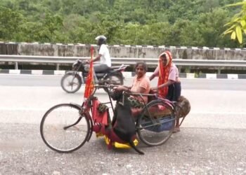Faith Beyond Limits: Amputee Woman & Crawling Devotee Inspire Pilgrims on Machail Mata and Amarnath Yatra