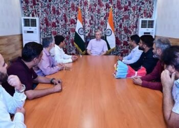 CM Omar Abdullah Holds Back-to-Back Meetings on Tourism, Trade, Labour & Public Issues