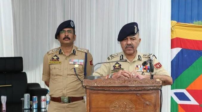 DGP Nalin Prabhat Reviews SOG Readiness, Stresses Vigilance in Shopian