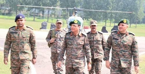 White Knight Corps Commander Reviews Security Grid, Operational Readiness in Rajouri-Poonch