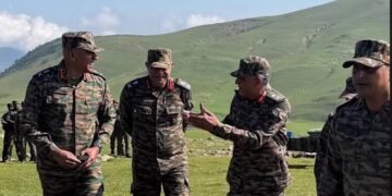 Northern Army Commander Reviews South Kashmir Security, Directs Troops to Remain Mission-Ready