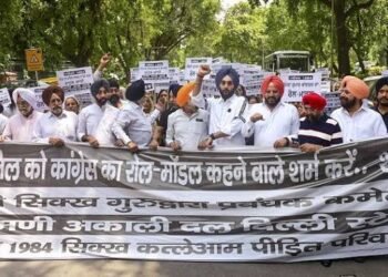 Sikh Leaders Protest Outside Rahul Gandhi’s Residence Over Remarks Calling Sajjan Kumar ‘Hero’