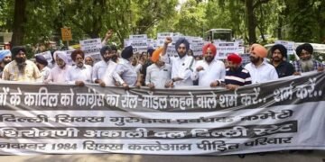 Sikh Leaders Protest Outside Rahul Gandhi’s Residence Over Remarks Calling Sajjan Kumar ‘Hero’