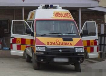 🚑 Ambulance Crisis at GMC Anantnag? 9-Year-Old Referred to Srinagar in Private Vehicle