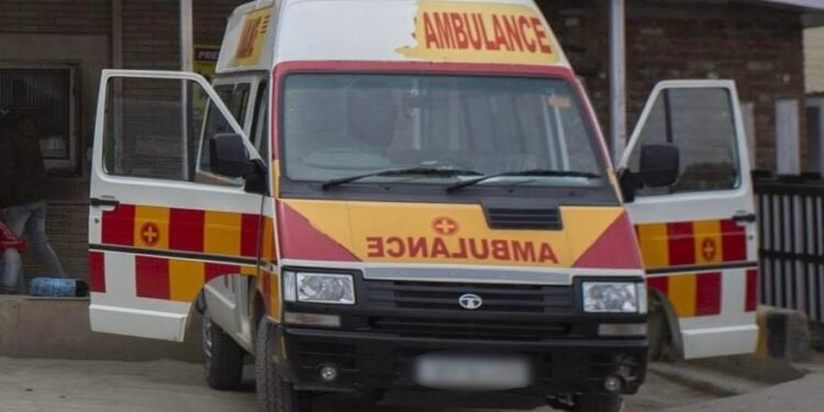 🚑 Ambulance Crisis at GMC Anantnag? 9-Year-Old Referred to Srinagar in Private Vehicle