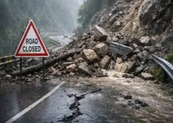 🌧️ 102 ROADS SHUT IN HIMACHAL AS HEAVY RAINS CONTINUE — WET SPELL TILL SEPTEMBER 9