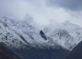 KASHMIR WELCOMES FIRST SNOWFALL OF SEASON — GULMARG, SONAMARG TURN WHITE