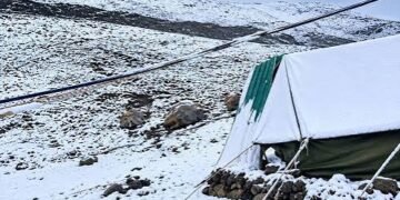 GULMARG & GUREZ RECEIVE SEASON’S FIRST SNOWFALL