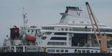 DREAM VOYAGE TURNS INTO A CRISIS: US RESIDENTIAL CRUISE SHIP HALTS JOURNEY IN ASIA AS FUEL COSTS SOAR