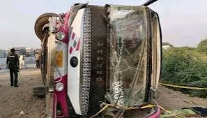 TRAGIC BUS ACCIDENT IN PAKISTAN’S PUNJAB: 11 KILLED, OVER 30 INJURED AS SPEEDING BUS OVERTURNS IN RAJANPUR