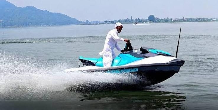 DAL LAKE MOTORBOAT BAN LEAVES OPERATORS IN LIMBO — LIVELIHOODS AND ENVIRONMENTAL PROTECTION IN FOCUS